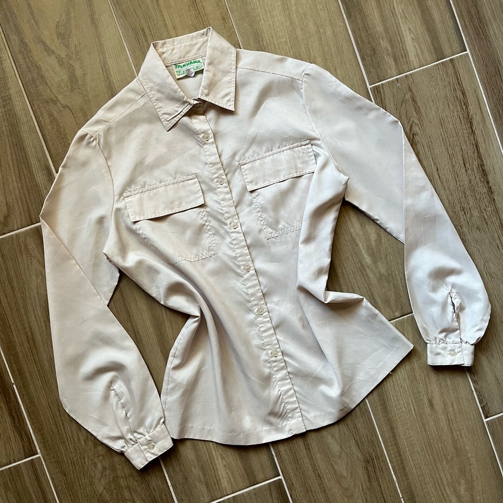 Beautiful, true vintage 1970s beige/tan versatile long sleeve button-down blouse